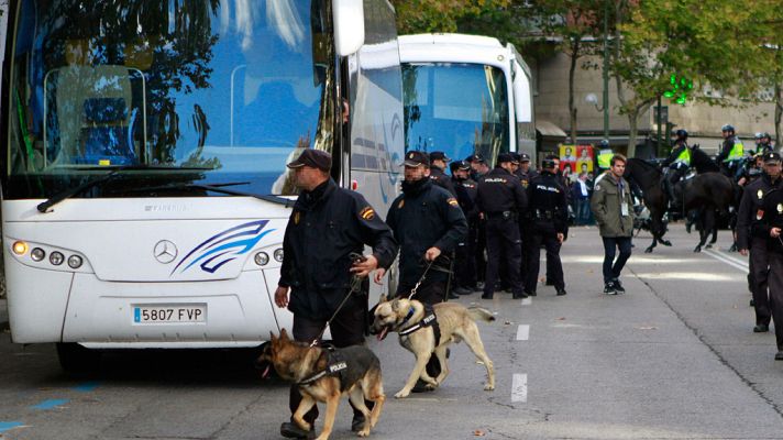 Telediario 1 - Barça, Madrid y equipo arbitral llegarán juntos al Clásico