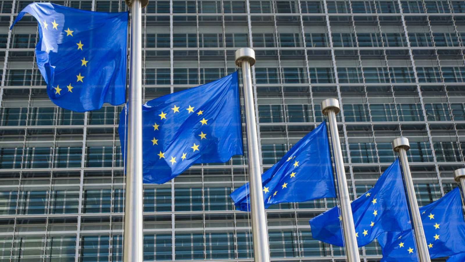 La Comisión Europea ve desequilibrios macroeconómicos en España por su deuda, posición exterior y paro