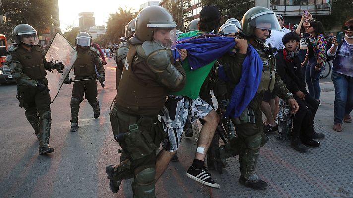Telediario 1 - Chile continúa sumido en la protesta social