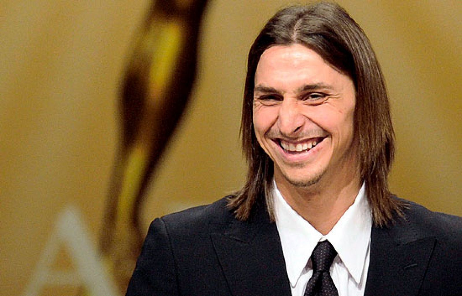 Samuel Eto'o se ha convertido en la llave que le abre la puerta a Ibrahimovic al Barcelona.