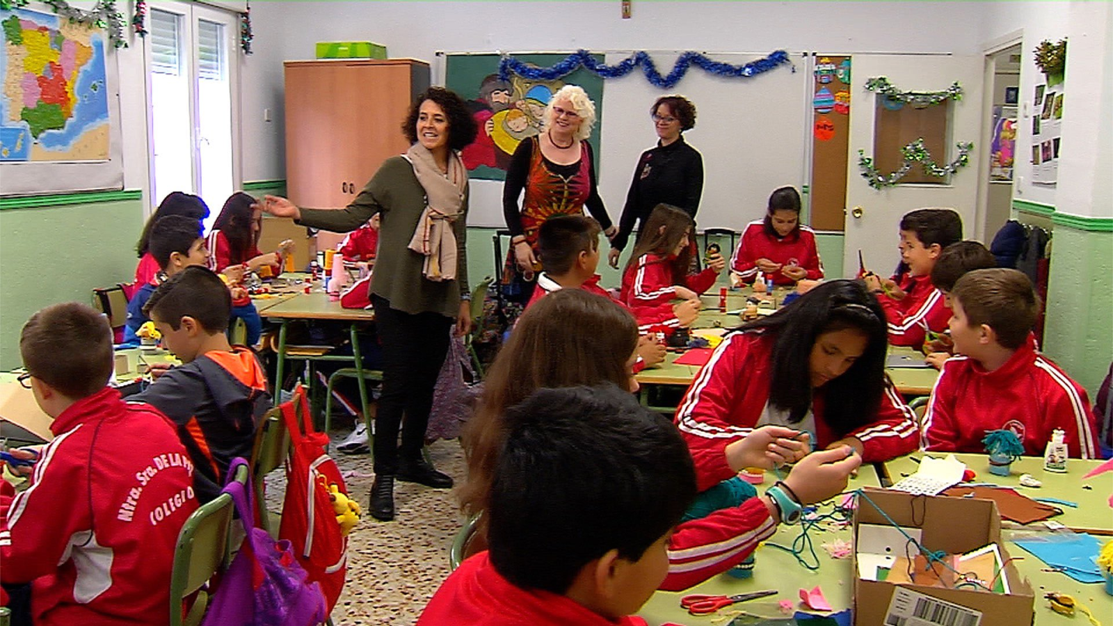 Un Belén con materiales reciclados - España Directo | Ver