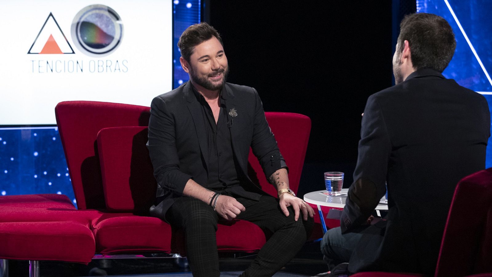 Atención obras - Miguel Poveda celebra sus treinta años de carrera en Atención obras - ver ahora