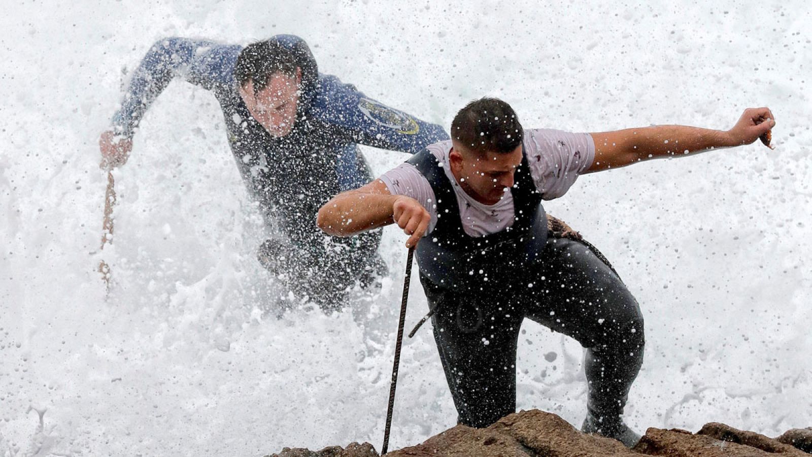 Los pescadores cruzan los dedos para que el temporal pase rápido y puedan salir a faenar antes de Navidad | Ver