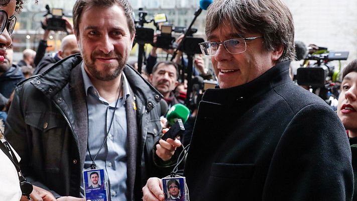 Informativo 24h - Puigdemont y Comín recogen sus acreditaciones provisionales como eurodiputados
