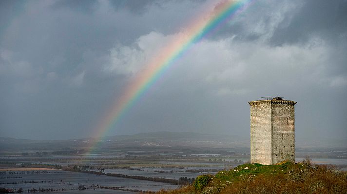 Telediario 1 - El temporal Fabien deja intensas lluvias y fuertes vientos en gran parte de la Península