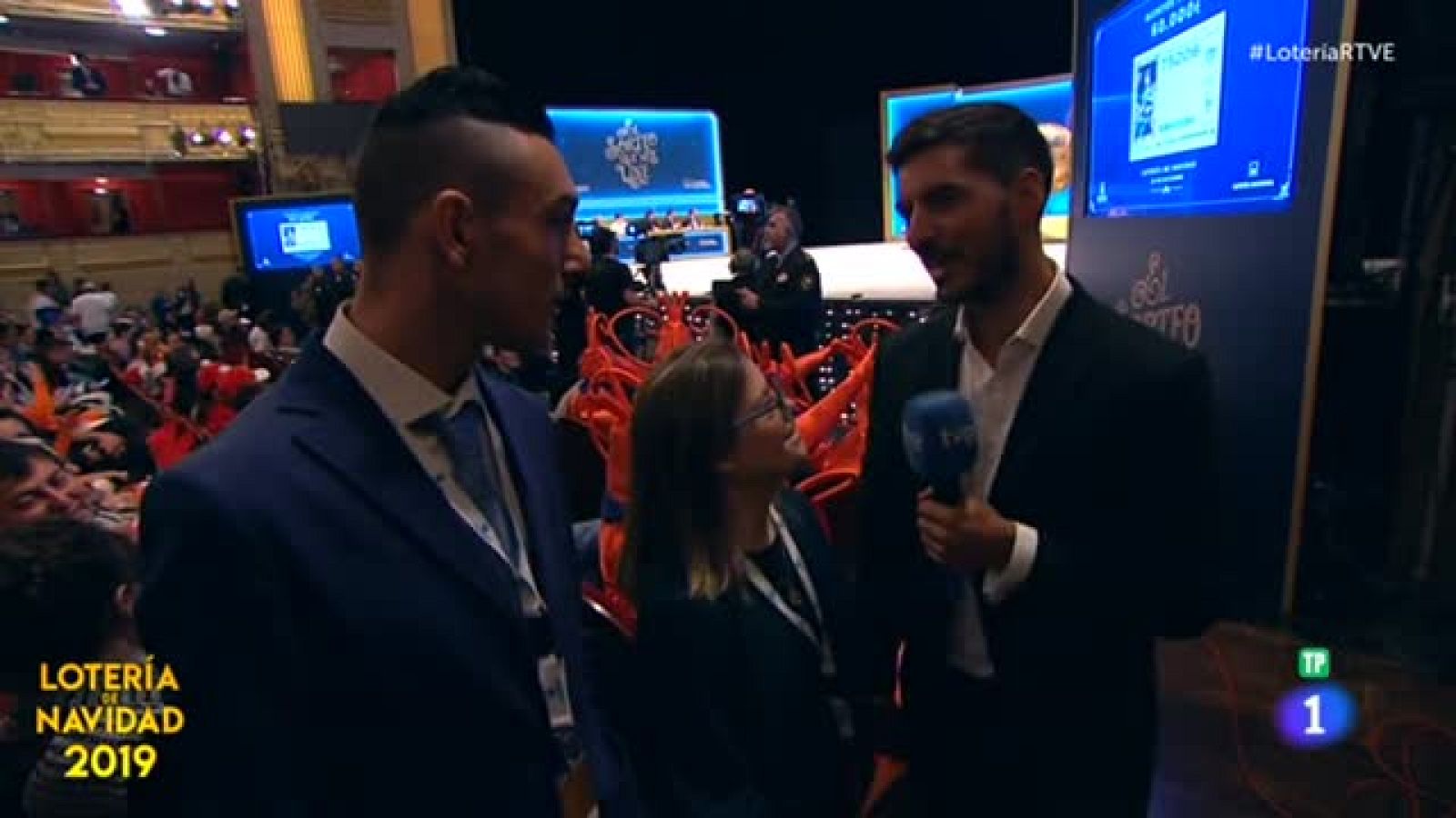 Sergio Olmo y Gloria Ramos, actores de 'Campeones', han presenciado en directo el sorteo de la Lotería de Navidad