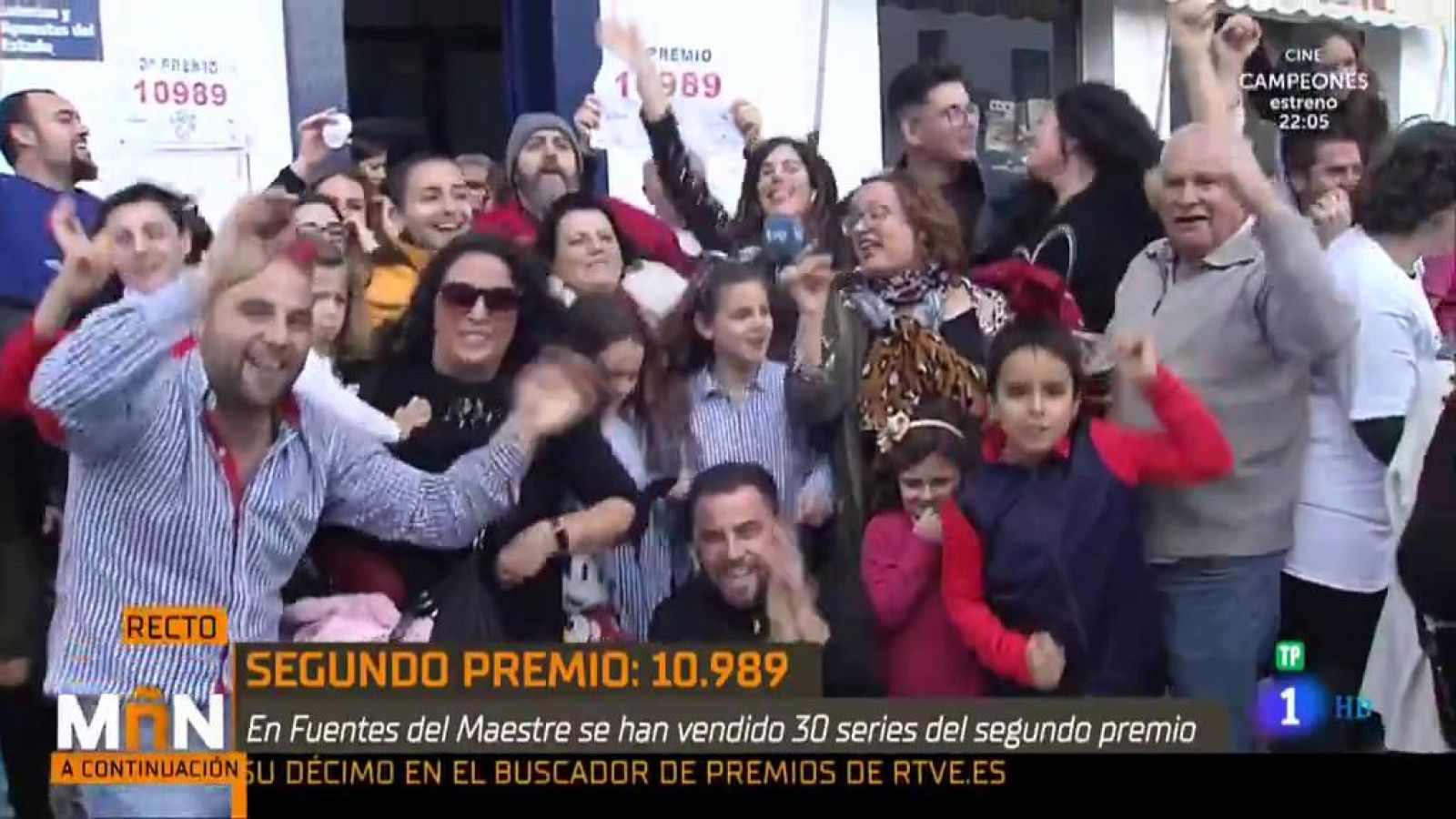 Se ha terminado el cava en todo Fuente del Maestre (Badajoz), lugar dónde ha caído el segundo premio de la Lotería de Navidad - La mañana | Ver