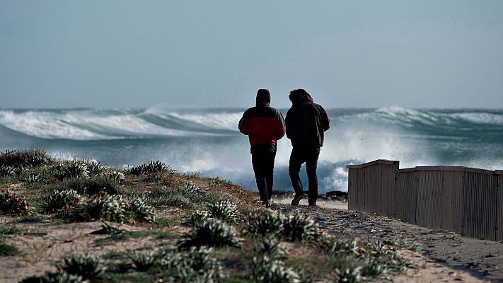 Telediario 1 - El temporal Fabien mantiene en alerta a todo el país, con rachas de viento que han llegado a 180 kilómetros por hora