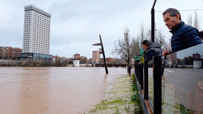 Telediario 1 - La huella del temporal 'Fabien': pendientes del caudal de los ríos y evaluando daños