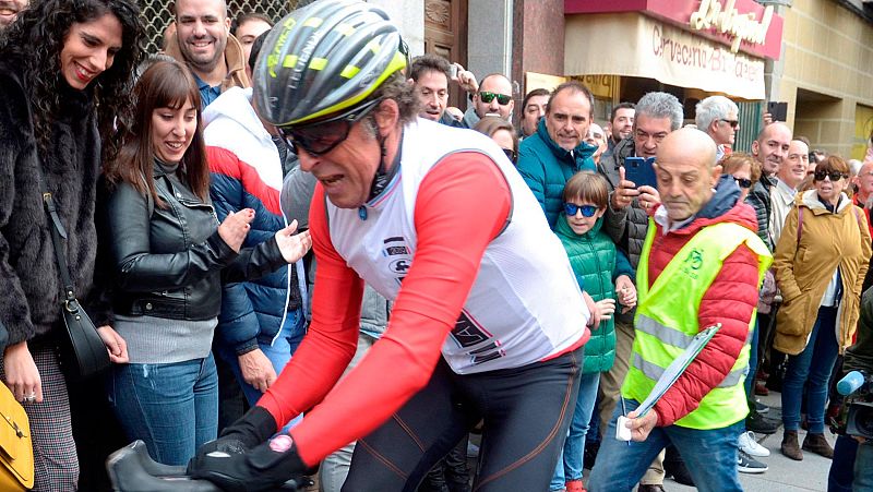 La tradicional carrera del Pavo llena las calles de Segovia otra Navidad más | Ver