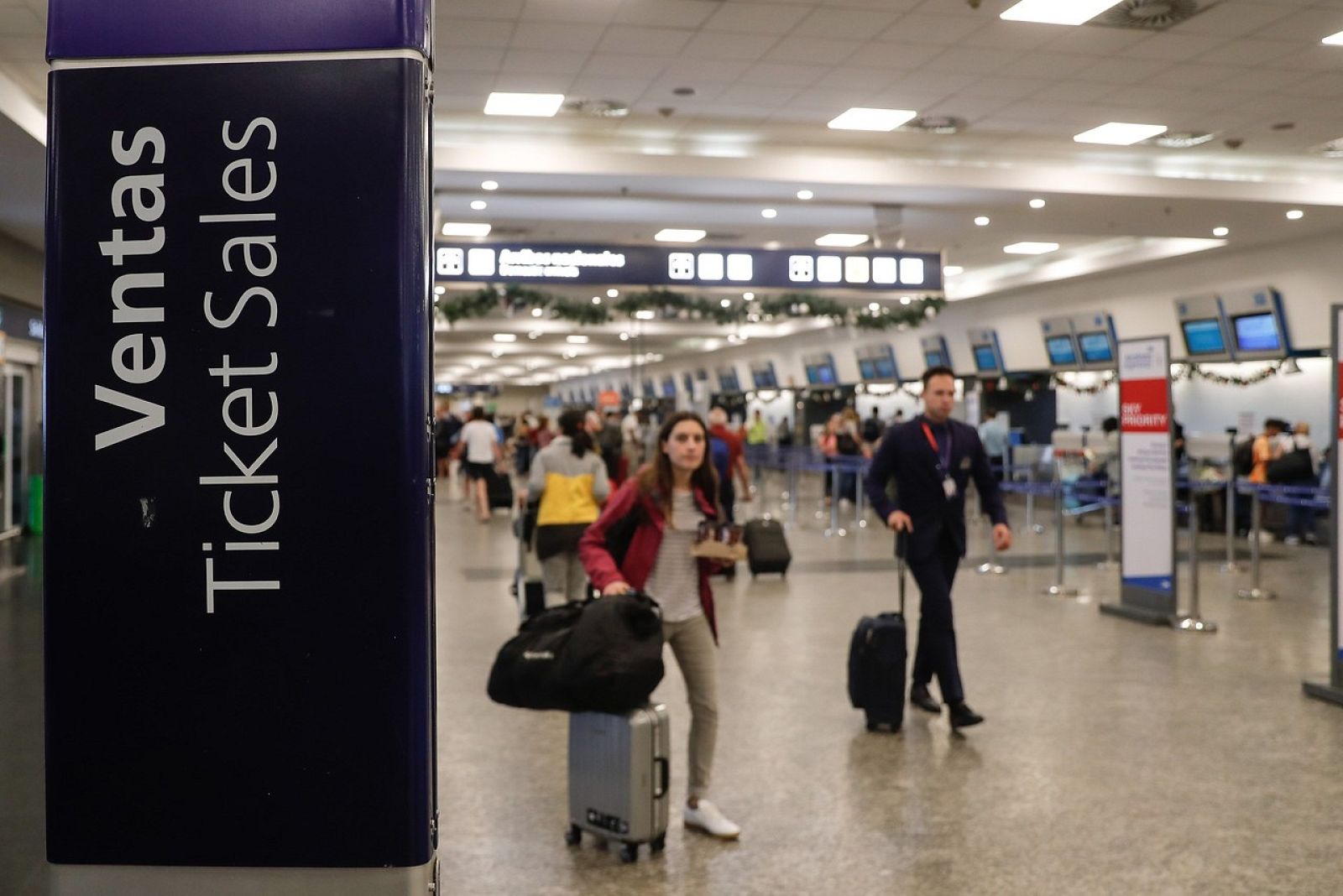 El nuevo impuesto PAIS desafía a la clase media argentina con un gravamen del 30 % -RTVE.es - Informativo 24h | Ver