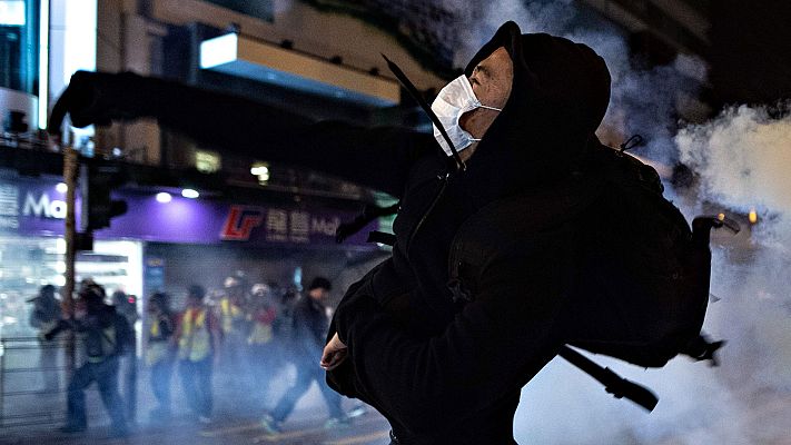 Telediario 1 - De Hong Kong a Chile, pasando por Francia y Argelia, el descontento ha prendido las protestas por todo el mundo en 2019