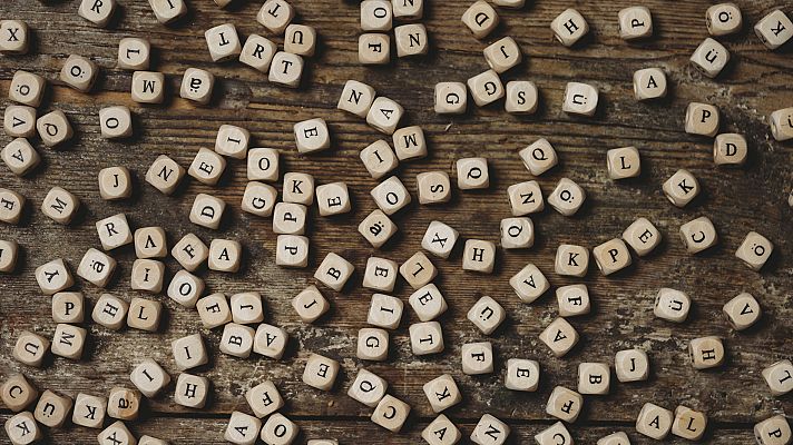 Telediario 1 - La Real Academia Española elige las catorce palabras que definen el 2019