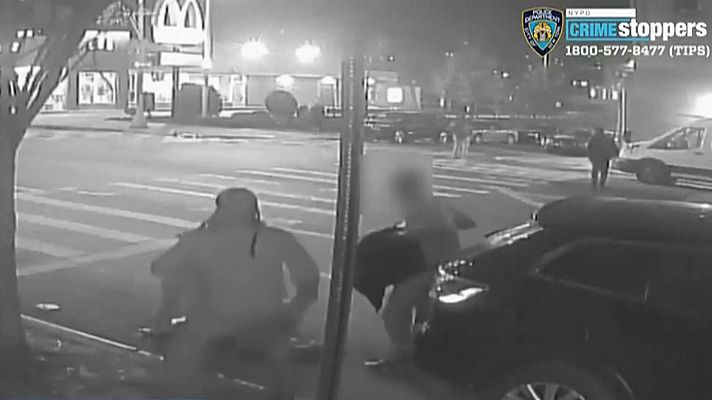 Telediario 1 - Matan a un hombre de una paliza en Nueva York después de robarle un dólar