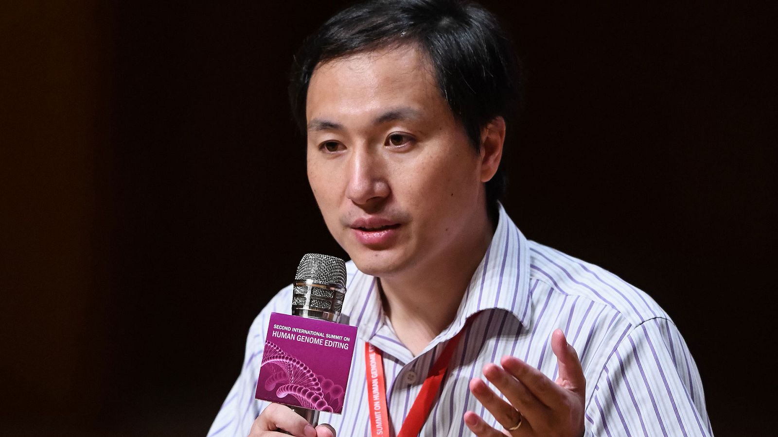 Un tribunal chino condena a 3 años de cárcel al científico que manipuló embriones humanos - RTVE.es | Ver