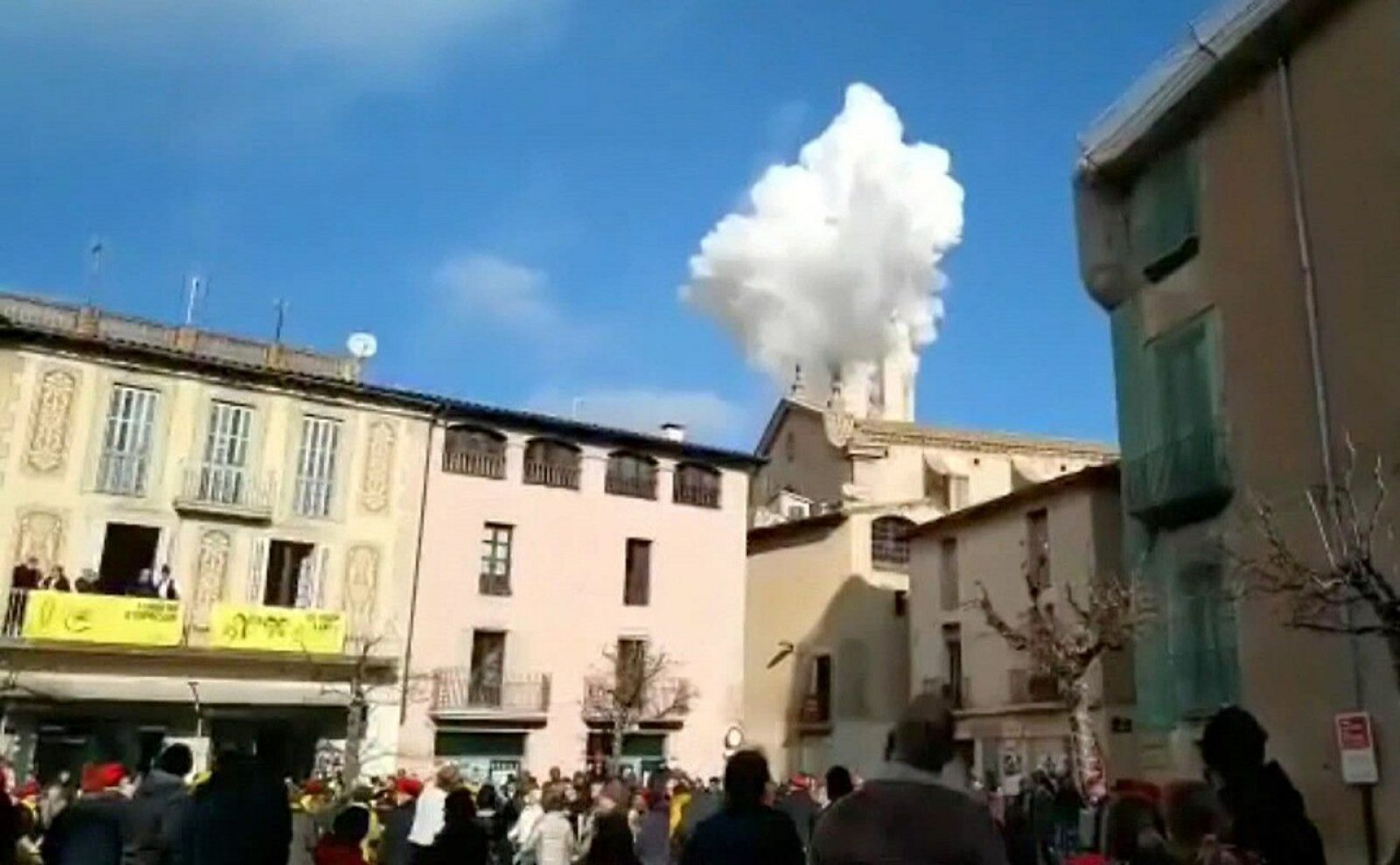 Una explosión en un espectáculo pirotécnico en Barcelona deja nueve heridos, tres de ellos graves  - RTVE.es | Ver