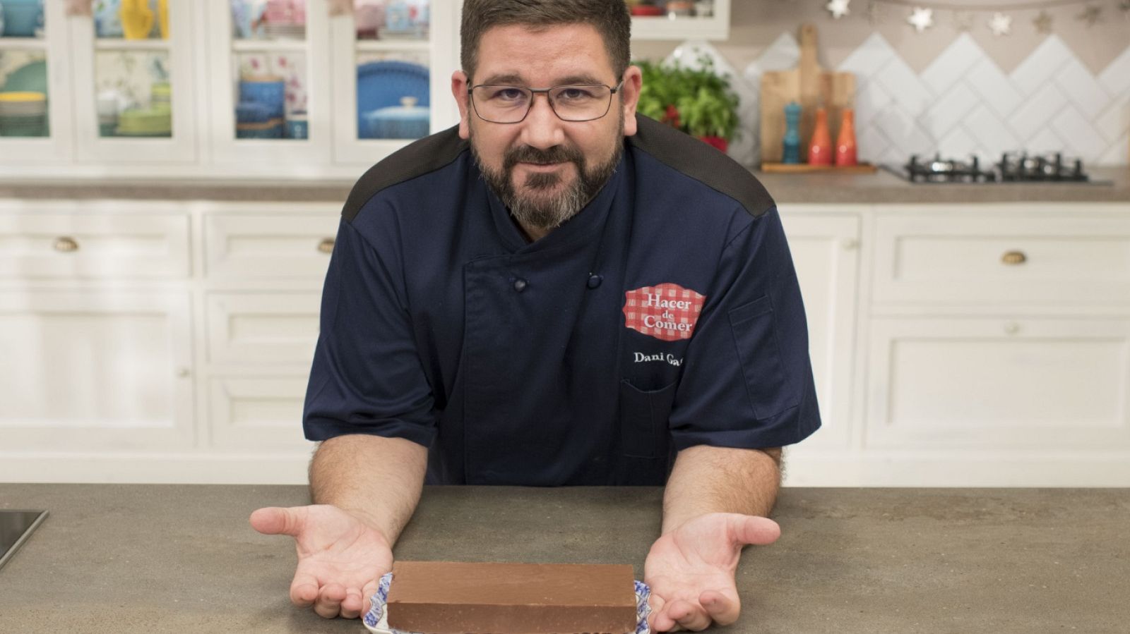 Hacer de comer - Cochinillo asado y turrón de chocolate con arroz - ver ahora