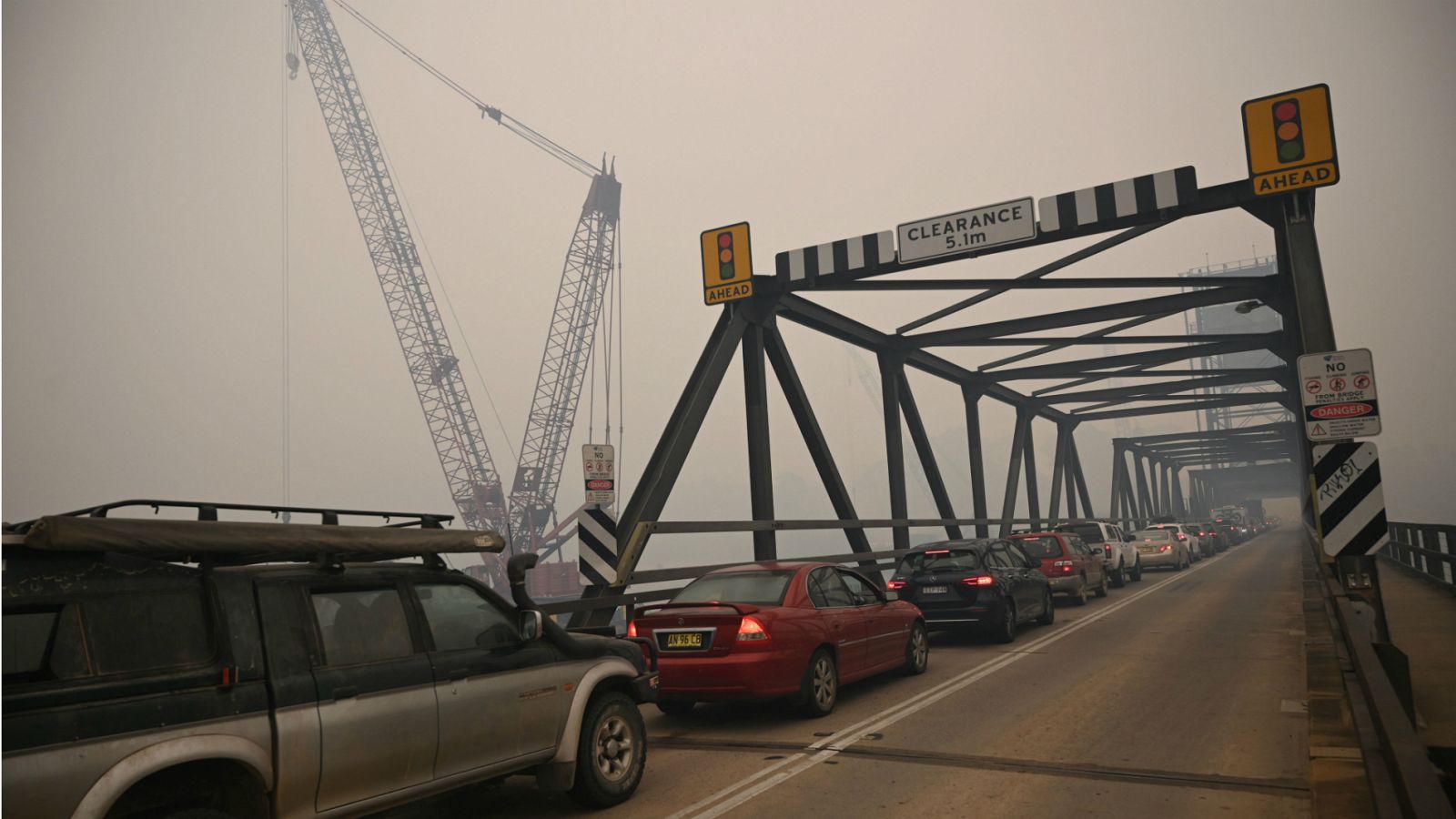 Miles de personas huyen de los incendios en Australia por el estado de emergencia