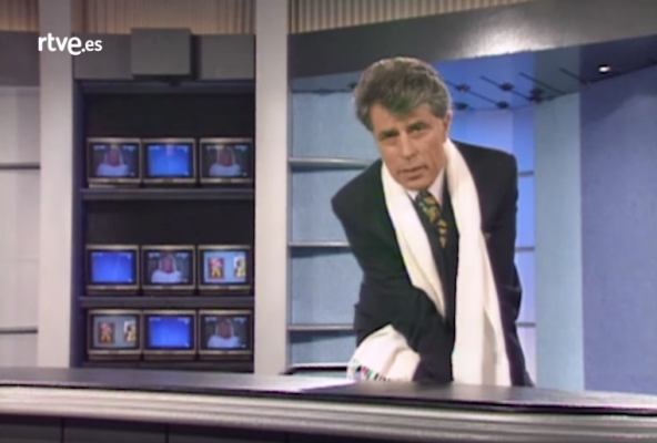  - Jesús Hermida conecta desde el Telediario de la noche para dejar un mensaje en 'El precio justo' en la Nochebuena de 1990