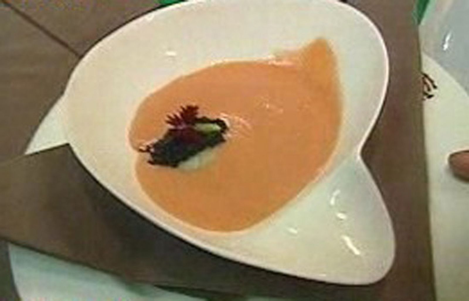 España Directo - Gazpacho de fresas con vieiras - RTVE Cocina | Ver