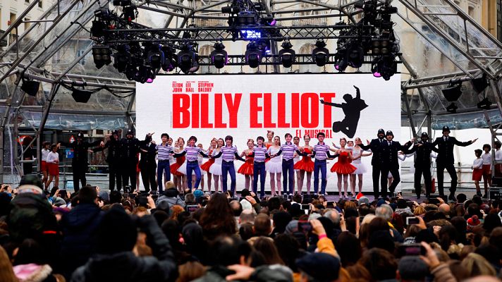 Telediario 1 - La Puerta del Sol se convierte en el escenario de los mejores musicales