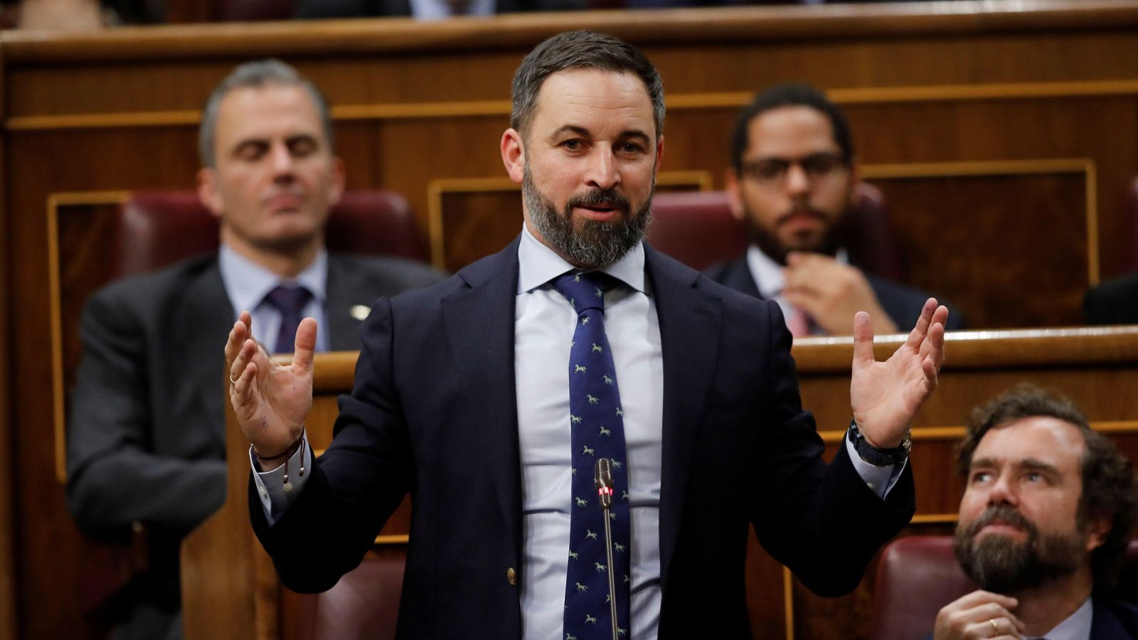 Abascal anuncia su 'no' "a esta investidura clandestina, a esta traición navideña" de Pedro Sánchez