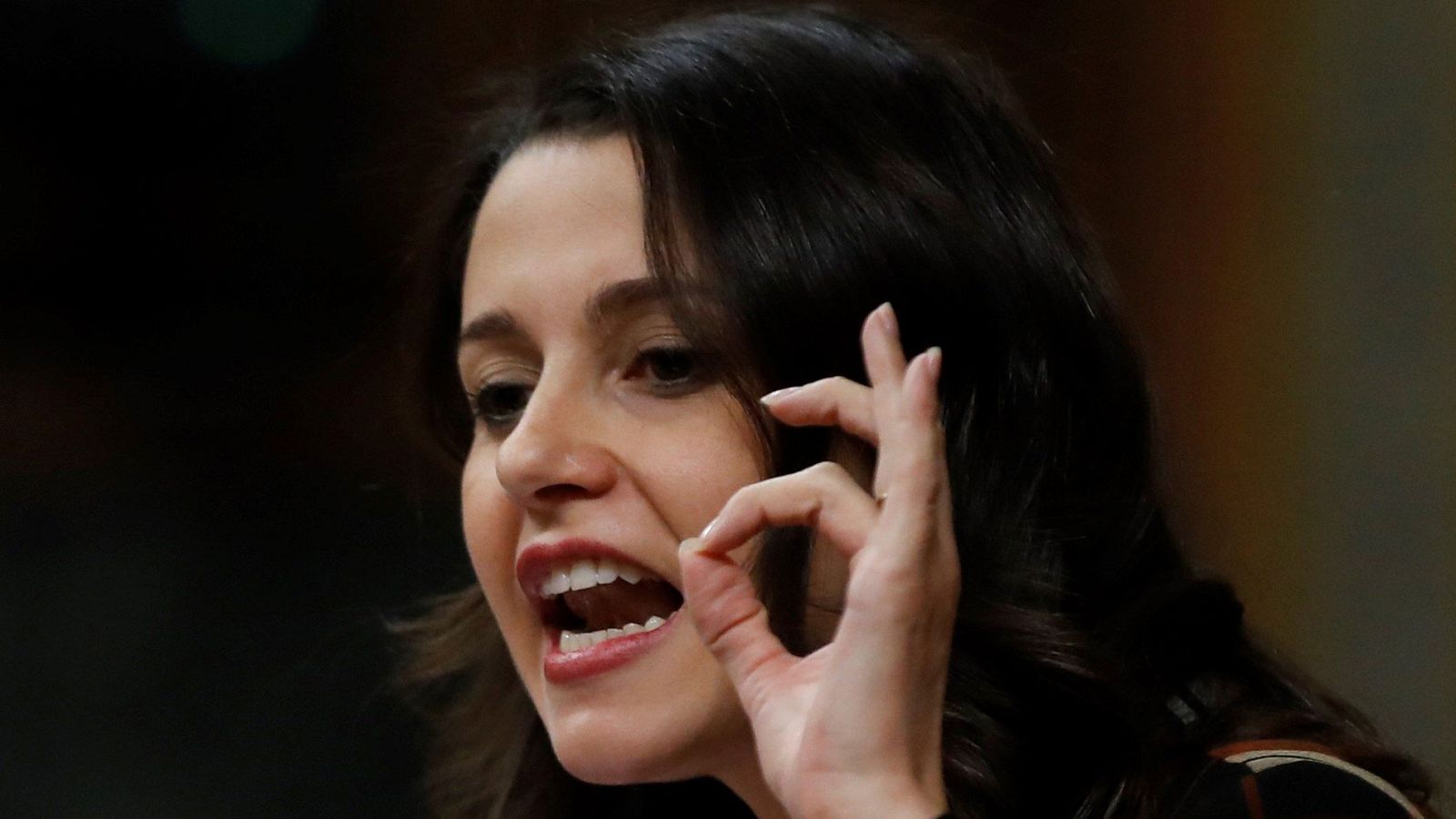 Arrimadas reprocha a Sánchez sus pactos con los nacionalistas y este echa en cara a Cs sus pactos con PP y Vox