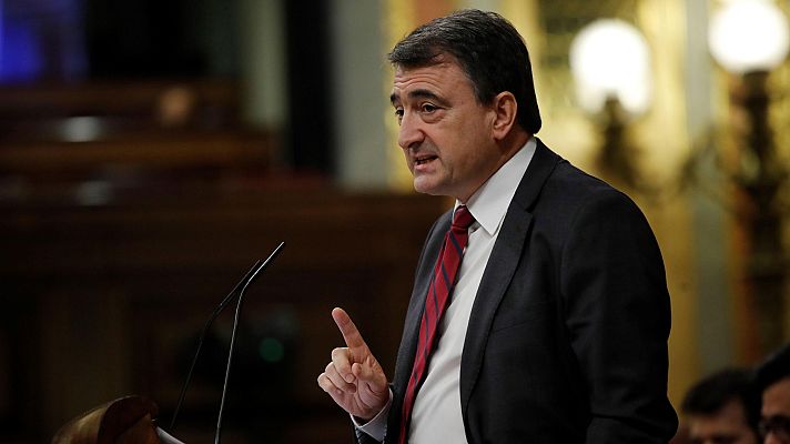 Especiales informativos - De 'Fast & Furious' a 'El club de los poetas muertos', las referencias cinematográficas de Aitor Esteban durante su discurso en el pleno de investidura