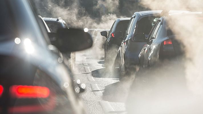 Telediario 1 - Las restricciones circulatorias apenas se aprecian en Barcelona