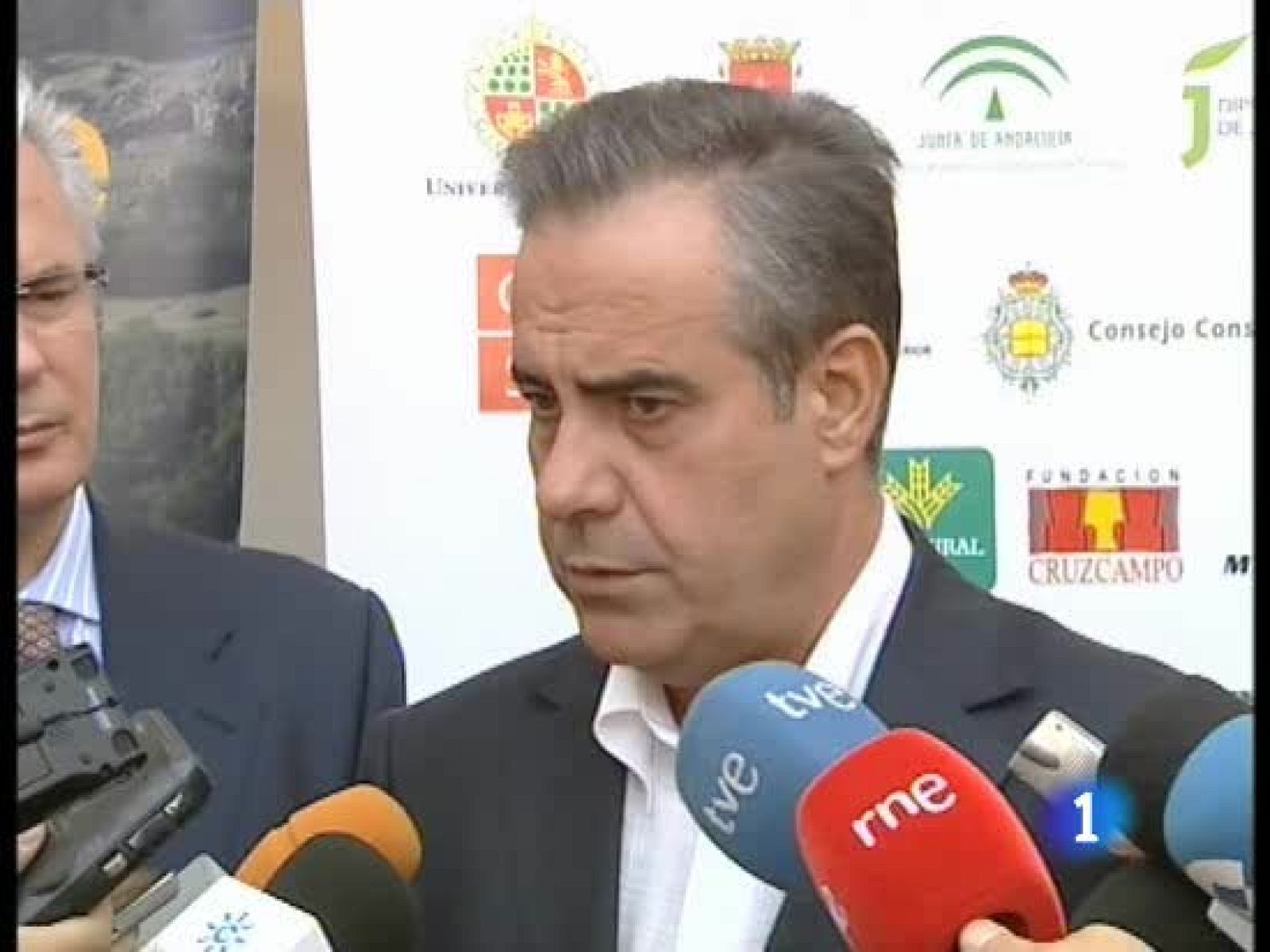 El Gobierno se reúne con empresarios y sindicatos para avanzar en el diálogo social | Ver