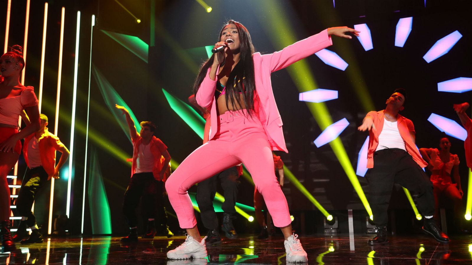 Nia interpreta 'I like it'  en la Gala 0 de Operación Triunfo