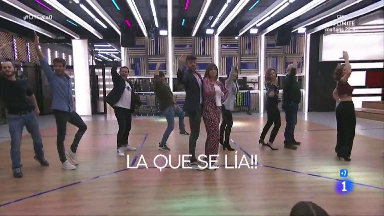 Los profesores interpretan "La que se lía" en El Chat de la Gala 0 de Operación Triunfo 2020