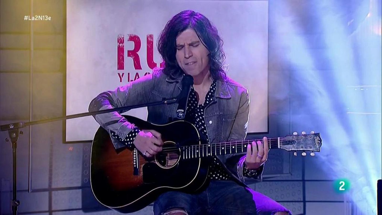 Rulo y la contrabanda interpreta "La última banda" en La 2 Noticias