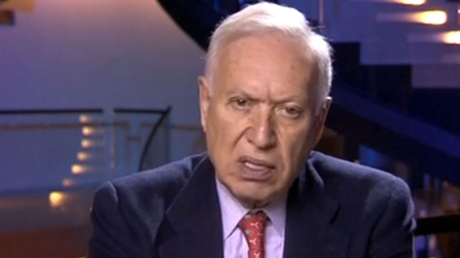 Margallo: "El Gobierno puede durar sobre la base de no hacer nada y ceder a los nacionalistas"