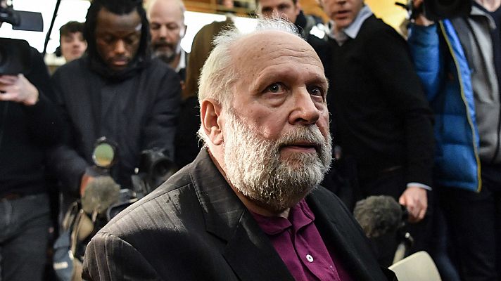 Telediario 1 - Juzgan a un cura acusado de pederastia en Lyon