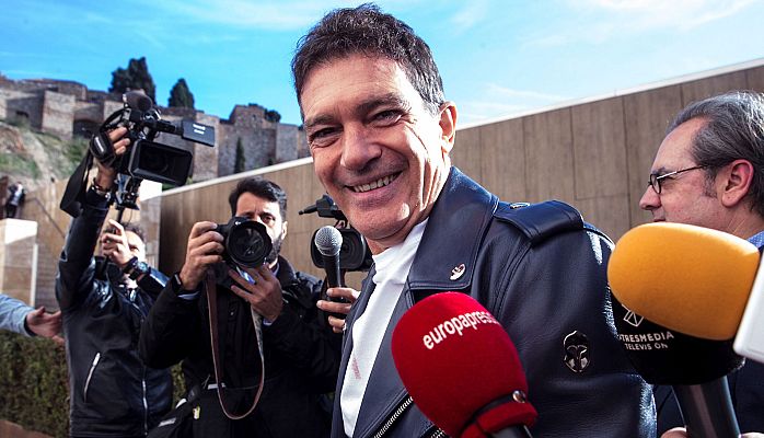 Telediario 1 - Humor en Twitter tras las nominaciones a los Oscar: "¿Quién ha dicho que Banderas no es negro?"