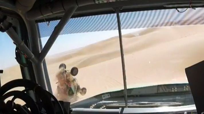 Dakar - La carambola de un 'side by side' desde el camión de Albert Llovera