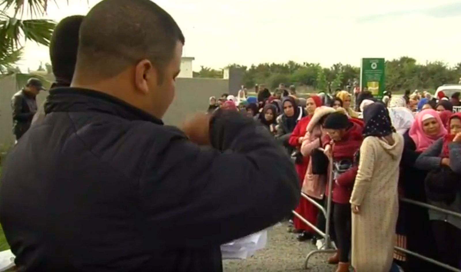 Unas 18.000 mujeres marroquíes viajan a España para la campaña de la fresa -RTVE.es | Ver