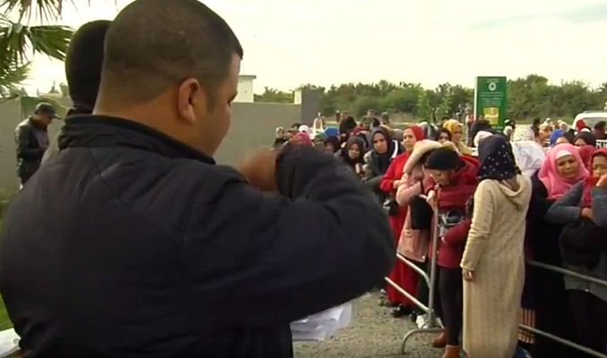 Telediario 1 - Unas 18.000 mujeres marroquíes viajan a España para la campaña de la fresa