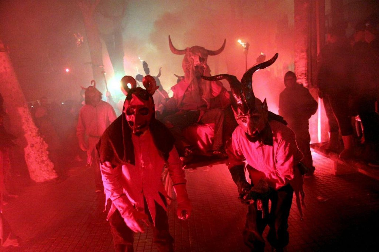 Así dan la bienvenida en Sa Pobla (Mallorca) a la festividad de San Antón - España Directo | Ver