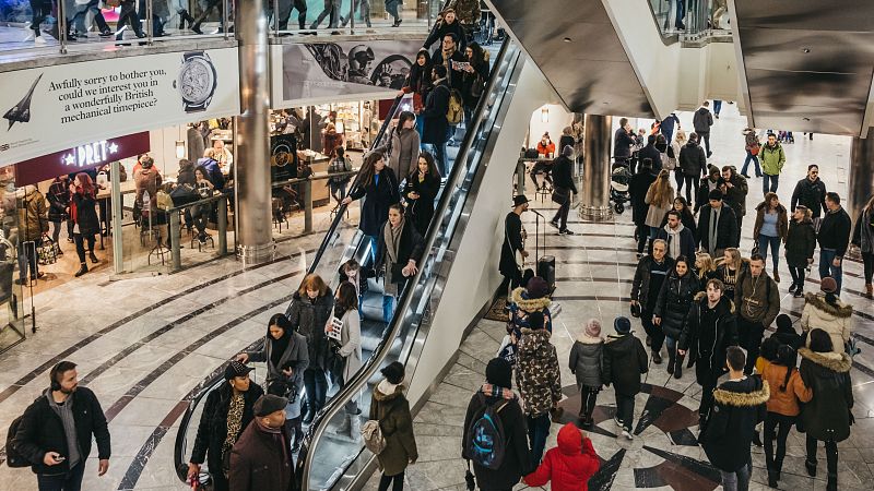 Los centros comerciales se reinventan para competir con las ventas online