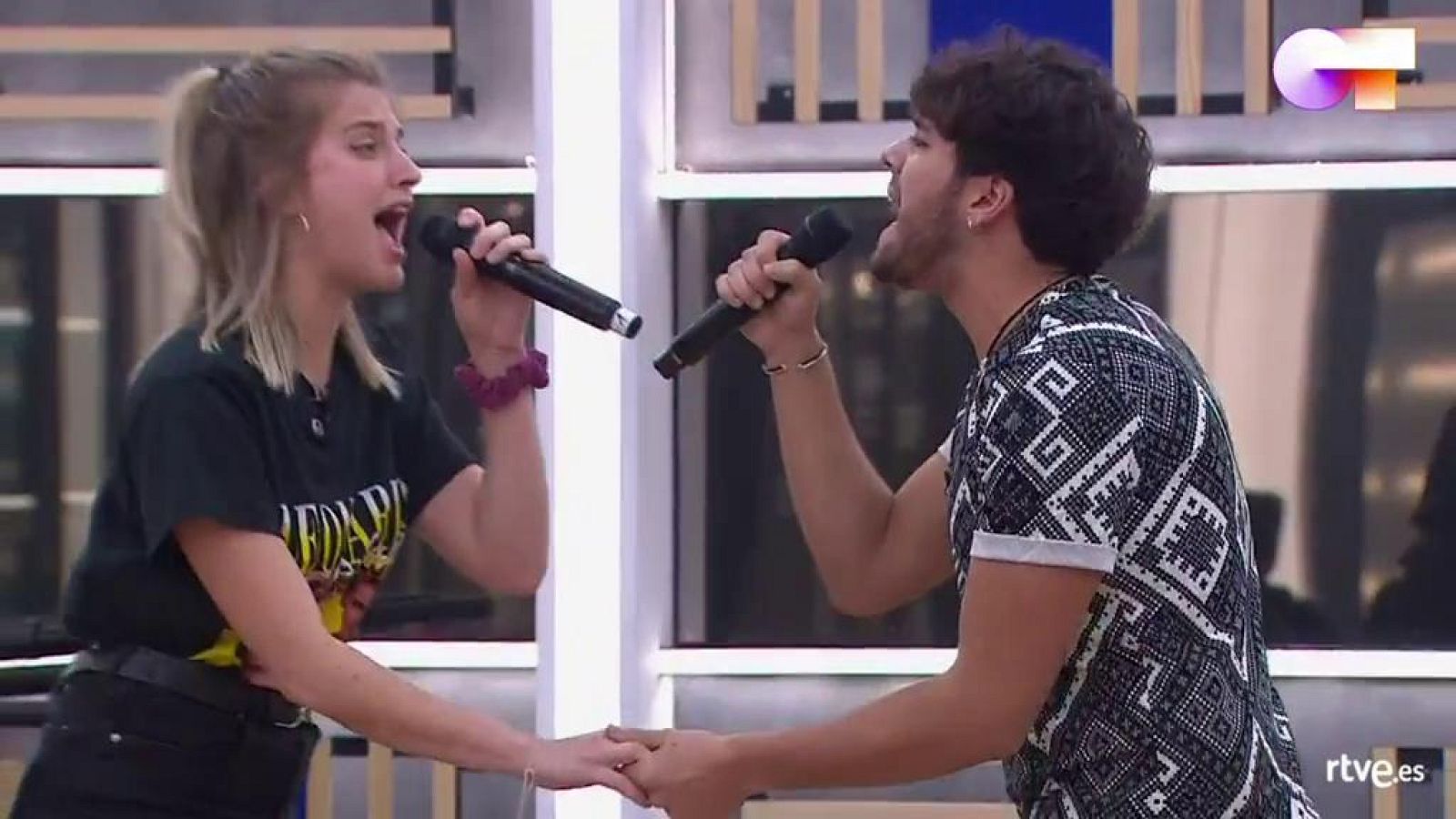 Javy y Samantha interpretan Te espero aquí en el segundo pase de micros de Operación Triunfo 2020