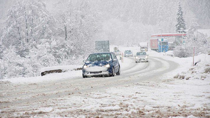 Telediario 1 - La DGT recomienda no circular el domingo por el mal tiempo