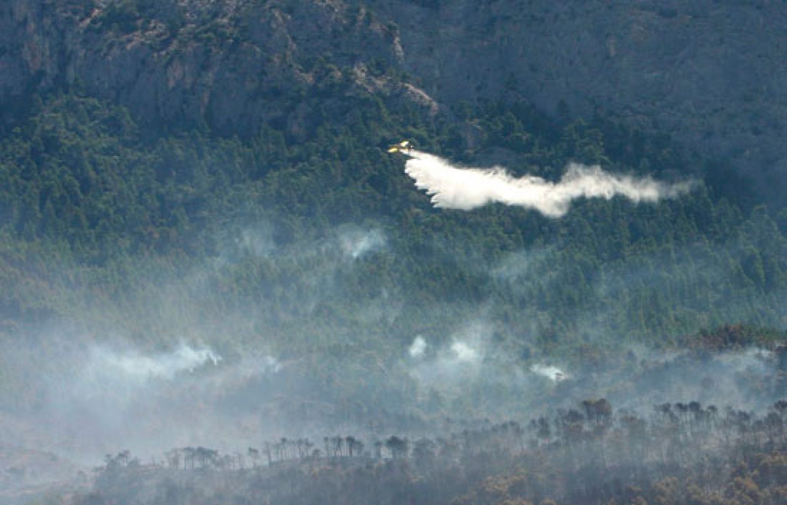 Cuatro bomberos muertos y dos heridos muy graves en un incendio en los montes de Tarragona | Ver
