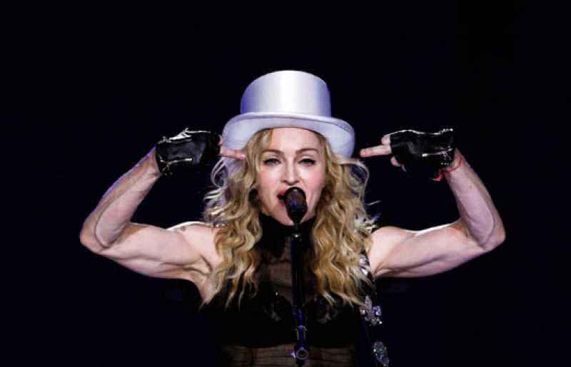 Madonna llega a Barcelona con su gira 'Sticky&sweet' | Ver