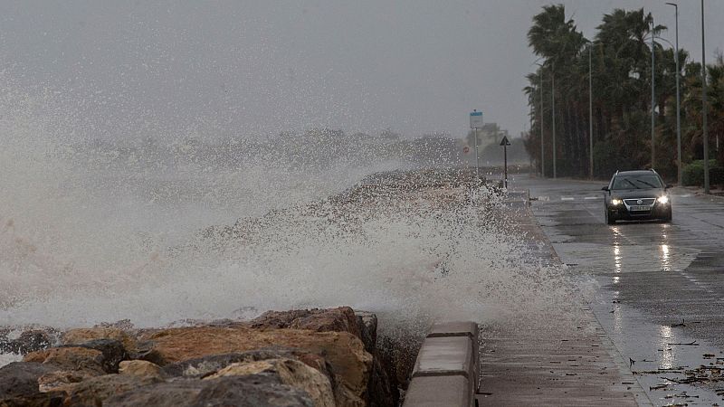 Un muerto, carreteras afectadas y desalojos por el temporal de viento y nieve