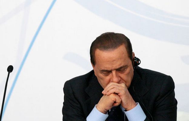  - Berlusconi capea el escándalo