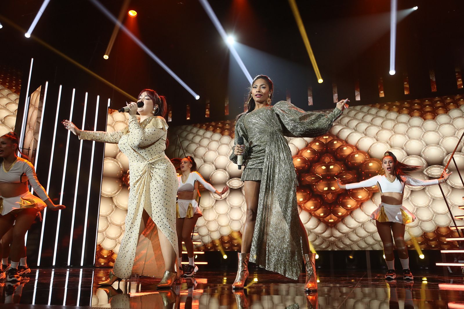 Ariadna y Nia han cantan Good as hell, de Ariana Grande y Lizzo, en la Gala 1 de Operación Triunfo 2020