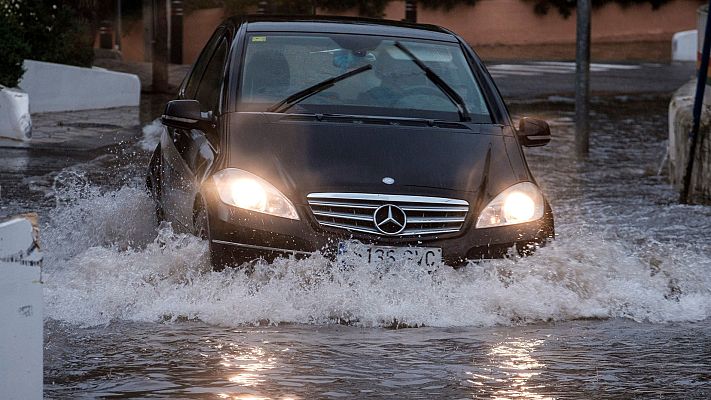 Informativo 24h - La nieve causa cortes y restricciones en 1.000 kilómetros de carreteras