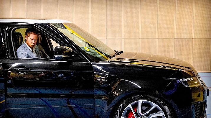 Telediario 1 - El príncipe Enrique rompe su silencio